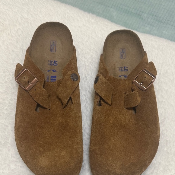 Birkenstock Shoes - Birkenstock women’s Mink Suede clogs.